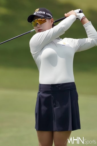 [Ms포토] 정윤지 '투 온 보다는 정확도' < 포토뉴스 < 골프뉴스 < 스포츠뉴스 < 기사본문 - MHN스포츠 / 엔터테인먼트 뉴스 [Ms포토] 정윤지 '투 온...