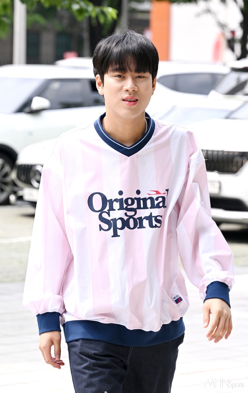 이무진, 청춘만화로 새 앨범 활동 중! 별책부록 투어 예정, 음악 차트 상위권도 주목