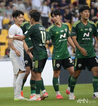 [Ms포토] 이강인 '전북 선수들과 인사나누며' < 포토뉴스 < 축구뉴스... MHNsports / MHN스포츠 [Ms포토] 이강인 '전북 선수들과 인사나누며'