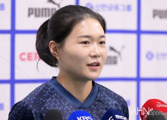 [Ms포토] 김연견 '대표팀 합류' < 포토 < 배구 < 스포츠 < 기사본문 - MHN스포츠 [Ms포토] 김연견 '대표팀 합류'