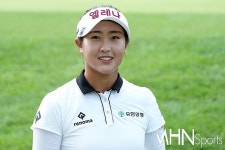 [Ms포토] 김민주 어색하지만 어색하지 않게 < 포토뉴스 < 골프 < 스포츠 < 기사본문 - MHN / 엠에이치앤 [Ms포토] 김민주 어색하지만 어색하지... 