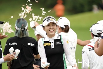 [Ms포토] 이예원 '내가 우승 한 것 같아' < 포토 < 골프 < 스포츠 < 기사본문 - MHN스포츠 [Ms포토] 이예원 '내가 우승 한 것 같아'