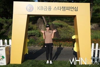 [Ms포토] 방신실 '시즌 2승 노려요' < 포토 < 골프 < 스포츠 < 기사본문 - MHN스포츠 [Ms포토] 방신실 '시즌 2승 노려요'