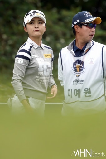 [Ms포토] 이예원 '우승은 따 놓은 당상' < 포토 < 골프 < 스포츠 < 기사본문 - MHN스포츠 [Ms포토] 이예원 '우승은 따 놓은 당상'