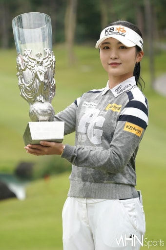 [Ms포토] 이예원 '이제는 메이저 퀸이다' < 포토 < 골프 < 스포츠 < 기사본문 - MHN스포츠 [Ms포토] 이예원 '이제는 메이저 퀸이다'