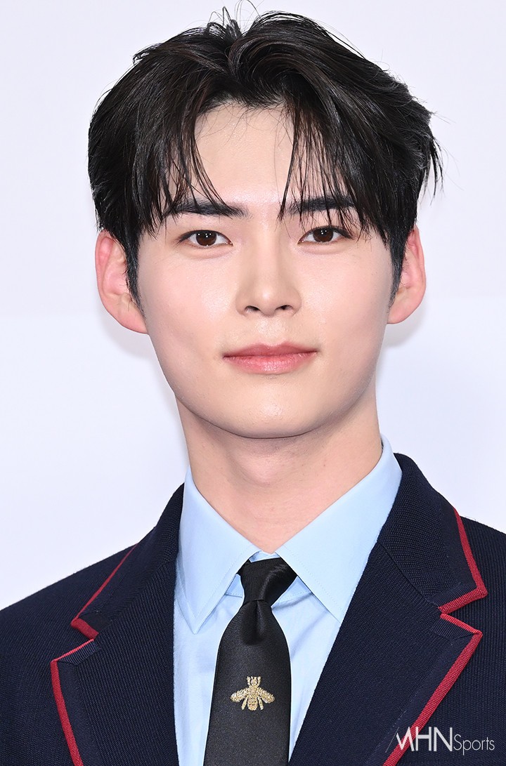 제로베이스원, 일본 후쿠오카로 출국하는 성한빈의 치명한 냉미남 이미지