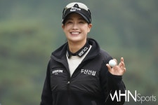 [Ms포토] 박결 이글 한방에 빛나는 미소 < 포토 < 골프 < 스포츠 < 기사본문 - MHN스포츠 [Ms포토] 박결 이글 한방에 빛나는 미소