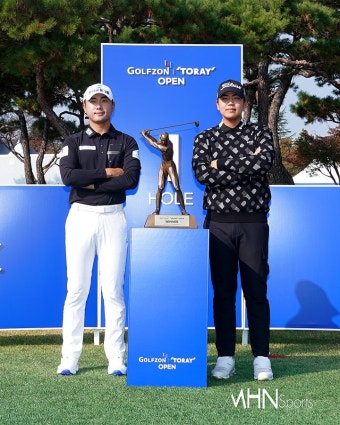 [Ms포토] 항저우 금메달리스트 조우영 장유빈 '프로 우승은 내가먼저... [Ms포토] 항저우 금메달리스트 조우영 장유빈 '프로 우승은 내가먼저~'
