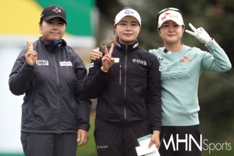 [Ms포토] 홍정민-임희정-이승연 '우승 경쟁은 브이로 시작' < 포토 < 골프 < 스포츠 < 기사본문 - MHN스포츠 [Ms포토] 홍정민-임희정-이승연 '우승...
