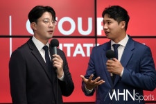 [Ms포토] 안현준-공태현 콤비 해설 < 포토 < 골프 < 스포츠 < 기사본문 - MHN스포츠 [Ms포토] 안현준-공태현 콤비 해설