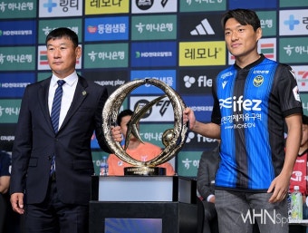 [mhn포토] 인천 유나이티드 조성환 감독-이명주 '우승 다짐하며' < 포토뉴스 < 축구뉴스 < 스포츠뉴스 < 기사본문 - MHN스포츠 / 엔터테인먼트...