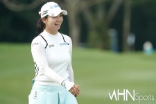 [mhn포토] 박도영 즐거운 마무리 < 포토뉴스 < 골프 < 스포츠 < 기사본문 - MHNsports / MHN스포츠 [mhn포토] 박도영 즐거운 마무리