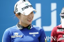 [mhn포토] 박현경 무빙데이 밝은 미소 < 포토뉴스 < 골프 < 스포츠 < 기사본문 - MHN / 엠에이치앤 [mhn포토] 박현경 무빙데이 밝은 미소 - MHN... 