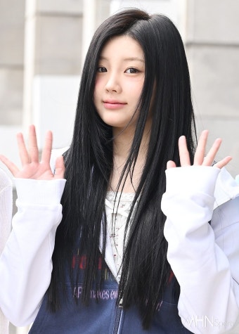 [mhn포토] 아일릿 원희 '햇살 미소' < 포토뉴스 < 연예뉴스 < 기사본문 - MHNsports / MHN스포츠 [mhn포토] 아일릿 원희 '햇살 미소'