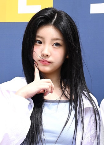 [mhn포토] 아일릿 원희 '봄 햇살 아래 예쁨 가득' < 포토뉴스 < 연예뉴스 < 기사본문 - MHNsports / MHN스포츠 [mhn포토] 아일릿 원희 '봄 햇살...