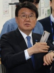 조국혁신당, 첫 원내대표로 '만장일치' 황운하 의원 선출...교황 뽑듯 뽑았다 < 정치/사회 < 뉴스 < 기사본문 - MHN스포츠 / MHN Sports 조국혁신당... 