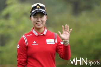 [mhn포토] 정윤지 '신나는 1라운드' < 포토뉴스 < 골프 < 스포츠... MHN / 엠에이치앤 [mhn포토] 정윤지 '신나는 1라운드' - MHN / 엠에이치앤