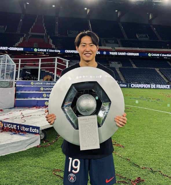 이강인, PSG와 함께 꺾은 AS모나코에게 프랑스 슈퍼컵 우승 기념 
