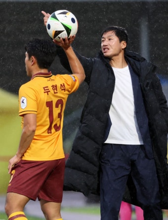 '상대 선수+취재진과 신경전' 광주 이정효 감독, 연맹 징계 피했다 < K리그 < 국내축구 < 스포츠 < 기사본문 - MHN / 엠에이치앤 '상대 선수+취재진과...
