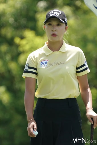 [mhn포토] 문정민, 덥다 더워 < 포토뉴스 < 골프뉴스 < 스포츠뉴스 < 기사본문 - MHNsports / MHN스포츠 [mhn포토] 문정민, 덥다 더워