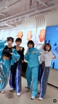 QWER도 선택한 아디다스코리아, 여자축구부 ‘서울동산고’ 지원 기금 전달 < 패션-뷰티뉴스 < 뉴스 < 기사본문 - MHNsports / MHN스포츠... 