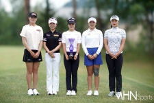 [mhn포토] 맥콜 모나 용평 오픈 공식 포토콜, 트로피는 누구에게... 맥콜 모나 용평 오픈 공식 포토콜, 트로피는 누구에게 - MHN / 엠에이치앤