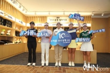 [mhn포토] 맥콜 모나 용평 오픈 공식포토콜, 웰라이프 앞에서... [mhn포토] 맥콜 모나 용평 오픈 공식포토콜, 웰라이프 앞에서 - MHN / 엠에이치앤