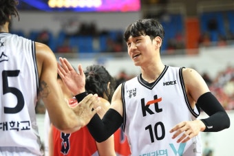 '이제는 내가 연봉킹' KT 문성곤, 2024-2025시즌 보수 1위 등극...팀 동료 허훈 2위 < 농구 < 스포츠 < 기사본문 - MHN / 엠에이치앤 '이제는...