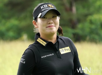 [mhn포토] 방신실, 역전 우승 기대해주세요 < 포토뉴스 < 골프뉴스 < 스포츠뉴스 < 기사본문 - MHNsports / MHN스포츠 [mhn포토] 방신실, 역전...