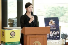 [mhn포토] 시상식을 진행하고 있는 부산문화방송 강민경 아나운서 < 포토 < 스포츠 < 기사본문 - MHN / 엠에이치앤 [mhn포토] 시상식을 진행하고... 