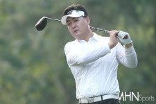 [mhn포토] 김재환, 방향이 다르다 < 골프 < 스포츠 < 기사본문 - MHNsports / MHN스포츠 [mhn포토] 김재환, 방향이 다르다
