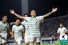 6-0 대승 전북, 베스트팀 등극 < K리그 < 국내축구 < 스포츠... 견인 안드리고, 30라운드 MVP...6-0 대승 전북, 베스트팀 등극 - MHN / 엠에이치앤