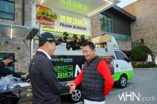 [mhn포토] 심우창, 진짜 오랜만이에요 < 포토 < 스포츠 < 기사본문 - MHN / 엠에이치앤 [mhn포토] 심우창, 진짜 오랜만이에요 - MHN / 엠에이치앤