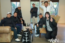 참석하는 기부천사 < 포토 < 스포츠 < 기사본문 - MHN / 엠에이치앤 [mhn포토] 17회 사랑나눔 골프대회 참석하는 기부천사 - MHN / 엠에이치앤