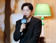 [포토] 김희원 조명가게 감독님 < TV제작발표회 < 포토 < 연예 < 기사본문 - MHN / 엠에이치앤 [포토] 김희원 조명가게 감독님 - MHN / 엠에이치앤