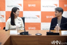 [mhn포토] 안소현-김성태 부장, 올해도 감사합니다 < 포토뉴스 < 골프 < 스포츠 < 기사본문 - MHNsports / MHN스포츠 [mhn포토] 안소현-김성태... 