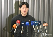 [mhn포토] 김도영 '스프링캠프 전 기자회견' < 포토뉴스 < 국내야구 < 스포츠 < 기사본문 - MHN / 엠에이치앤 [mhn포토] 김도영 '스프링캠프 전... 
