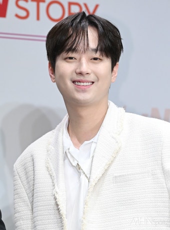 이찬원 '왕자님 미소' < TV제작발표회 < 포토 < 연예 < 기사본문 - MHN / 엠에이치앤 이찬원 '왕자님 미소'