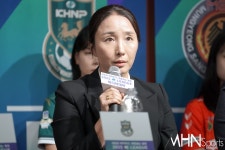 [mhn포토] 경주한수원 송주희 감독, 홍보가 필요하다 < 포토뉴스 < 국내축구 < 스포츠 < 기사본문 - MHN / 엠에이치앤 [mhn포토] 경주한수원... 