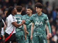 손흥민, 팬 보여주려고 화내는거지? 英 매체, 어이없는 억까+계약 해지 발언까지! < EPL < 해외축구 < 스포츠 < 기사본문 - MHN / 엠에이치앤... 