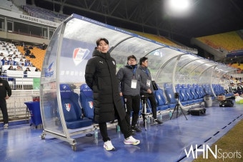 [mhn포토] 수원 변성환 감독, 오늘은 반드시 승리 한다 < 포토뉴스 < 국내축구 < 스포츠 < 기사본문 - MHN / 엠에이치앤 [mhn포토] 수원 변성환...
