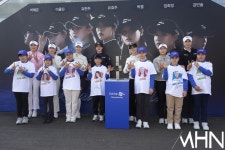 엠에이치환경건설(주) - 1071 | [mhn포토] 두산건설 골프단, 응원 티셔츠 입고 찰칵 < 포토뉴스 < 골프 < 스포츠 < 기사본문 - MHN / 엠에이치앤 [mhn포토] 두산건설 골프단...