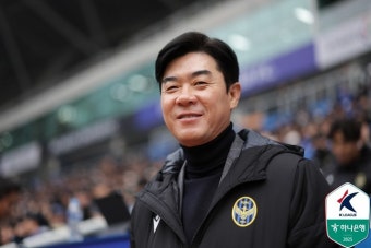 [공식] '다이렉트 승격 도전' 선두 인천 이끌고 있는 윤정환 감독, 4월 '이달의 감독' 선정 < K리그 < 국내축구 < 스포츠 < 기사본문 - MHN...