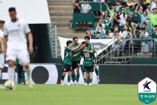 전진우 멀티골 전북, 안양에 2-0 완승...10경기 연속 무패→대전과... 멀티골 전북, 안양에 2-0 완승...10경기 연속 무패→대전과 승점 차... 