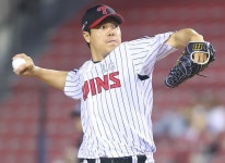 LG 김진성, 리그 사상 역대 5번째 3시즌 연속 20홀드까지 -1 < KBO... LG 김진성, 리그 사상 역대 5번째 3시즌 연속 20홀드까지 -1 - MHN... 