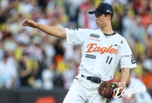 전반기 1위 한화 아픈 손가락 FA 78억원 엄상백의 이어지는 부진...머나먼 시즌 2승 < KBO < 국내야구 < 스포츠 < 기사본문 - MHN / 엠에이치앤... 