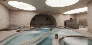 케데헌 열풍에 목욕탕 여행 84% 급증… 찜질방·때밀이, K-관광 새... 열풍에 목욕탕 여행 84% 급증… 찜질방·때밀이, K-관광 새 메가템 - MHN... 