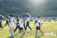 엠에이치씨밀레 | 점수 확인 < 포토뉴스 < 스포츠종합 < 스포츠 < 기사본문 - MHN / 엠에이치앤 [mhn포토] 정몽구배 한국양궁대회, 점수 확인 - MHN / 엠에이치앤