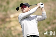 [mhn포토] 정한밀, 2026 시즌 첫 우승 향해 날리는 티샷 < 포토뉴스 < 골프 < 스포츠 < 기사본문 - MHN / 엠에이치앤 [mhn포토] 정한밀, 2026... 