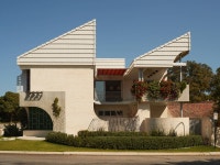 Before and After: Getting Rid of The Wire Shelves Made This Pantry Way More Functional | Flipboard